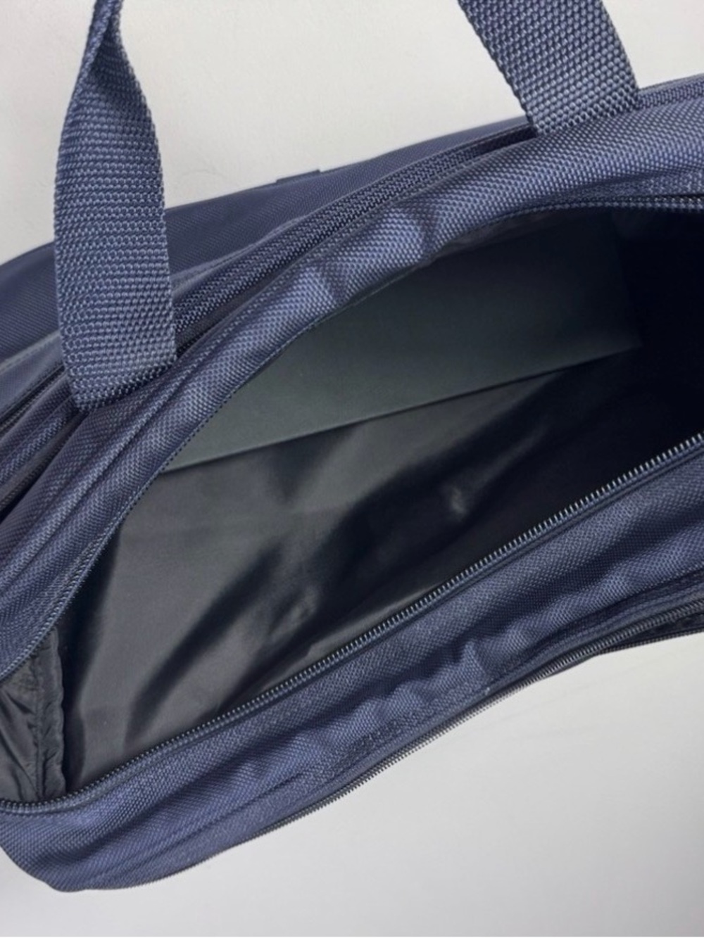 Briggs & Riley Baseline Cabin Bag | Navy | USA Designed - Picture 3 of 10